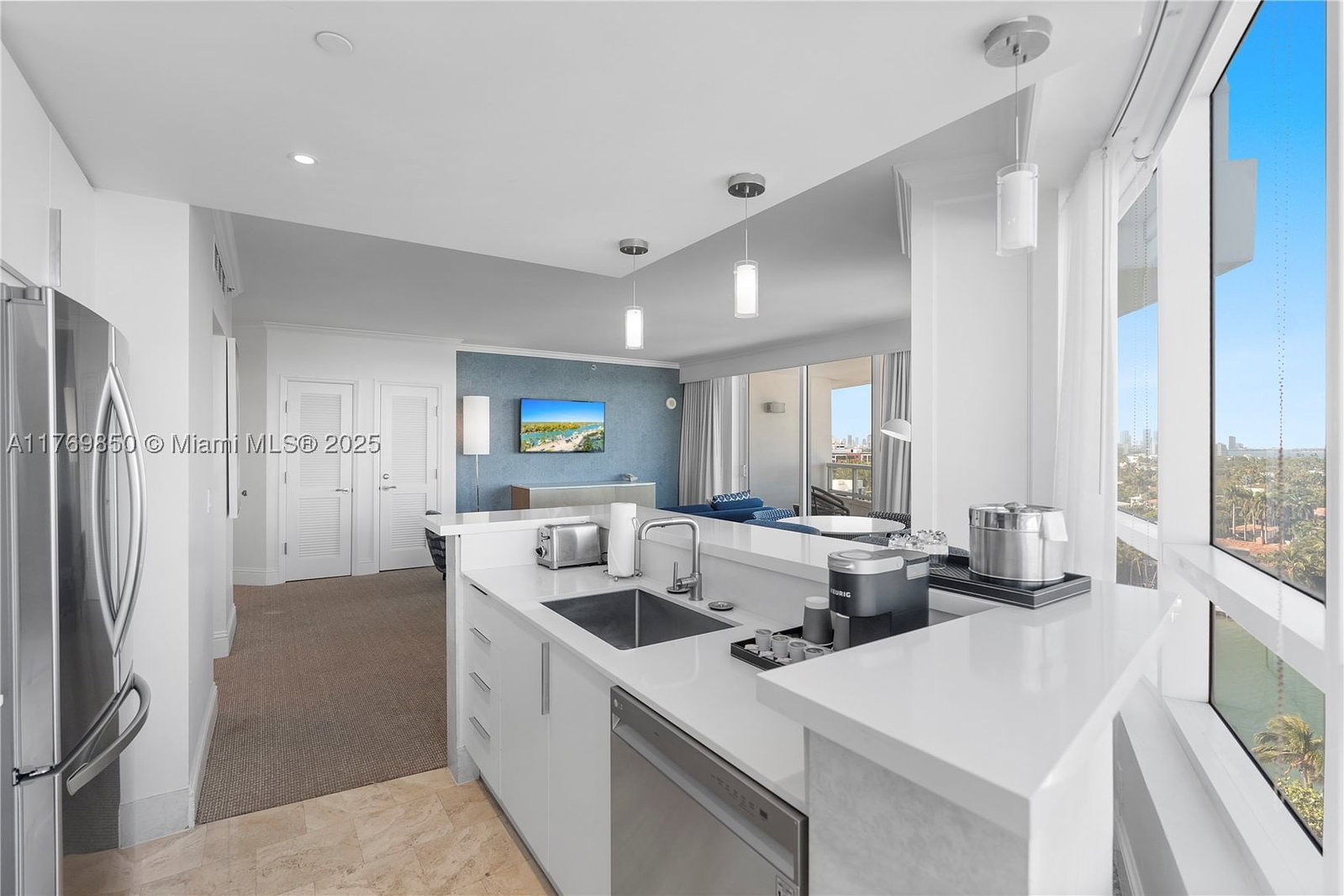 Real estate property located at 4401 Collins Ave #1015, Miami-dade, Fontainebleau Ii Condo, Miami Beach, FL