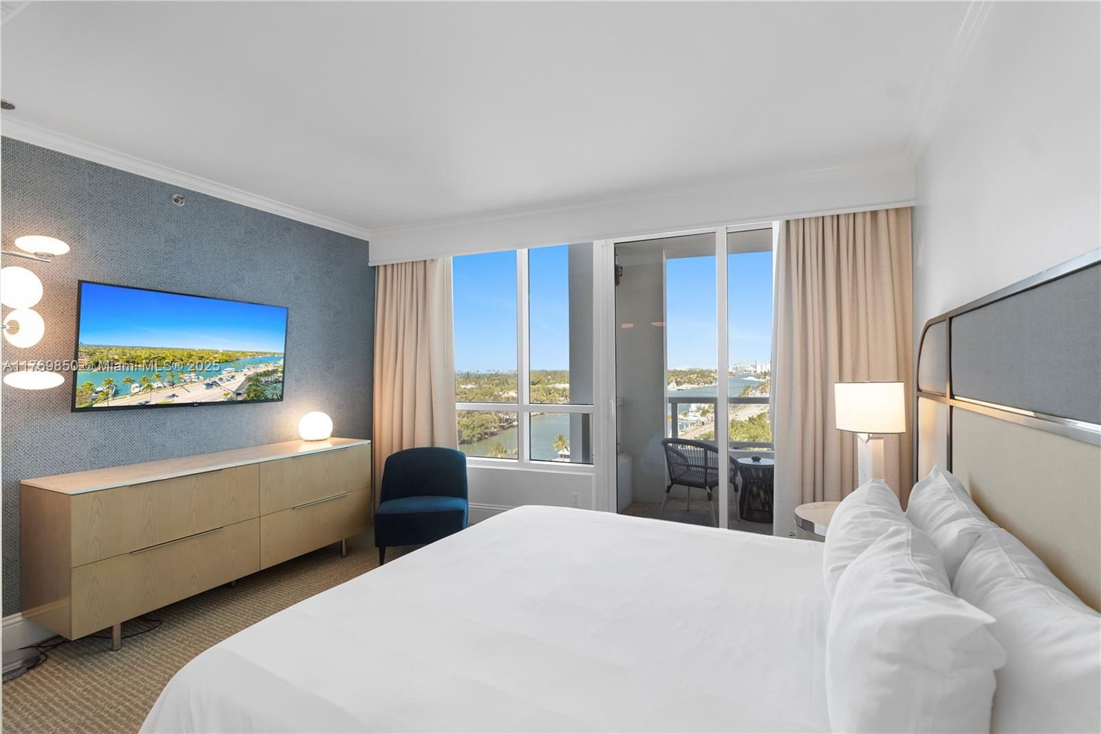 Real estate property located at 4401 Collins Ave #1015, Miami-dade, Fontainebleau Ii Condo, Miami Beach, FL
