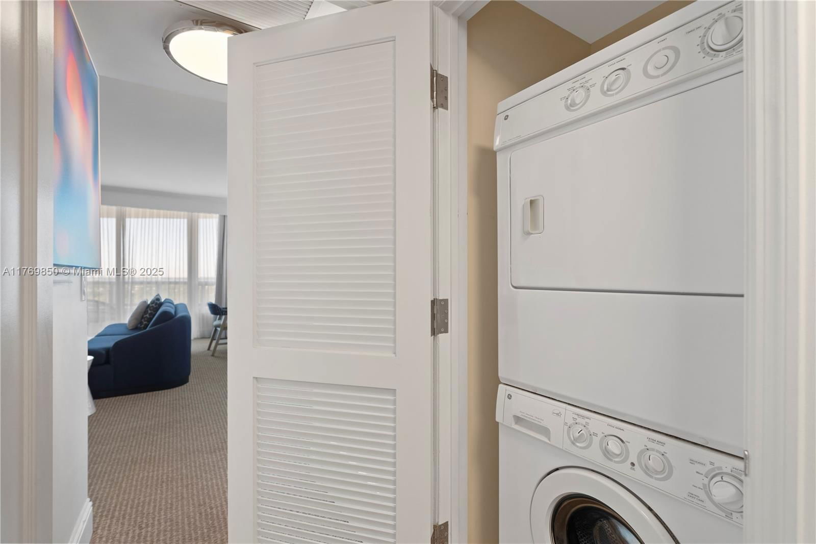 Real estate property located at 4401 Collins Ave #1015, Miami-dade, Fontainebleau Ii Condo, Miami Beach, FL