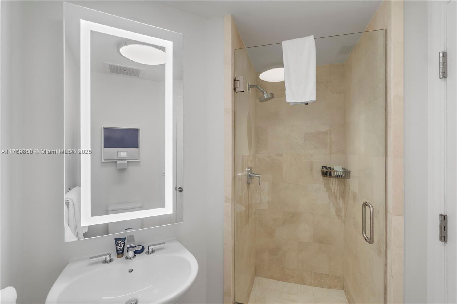 Real estate property located at 4401 Collins Ave #1015, Miami-dade, Fontainebleau Ii Condo, Miami Beach, FL