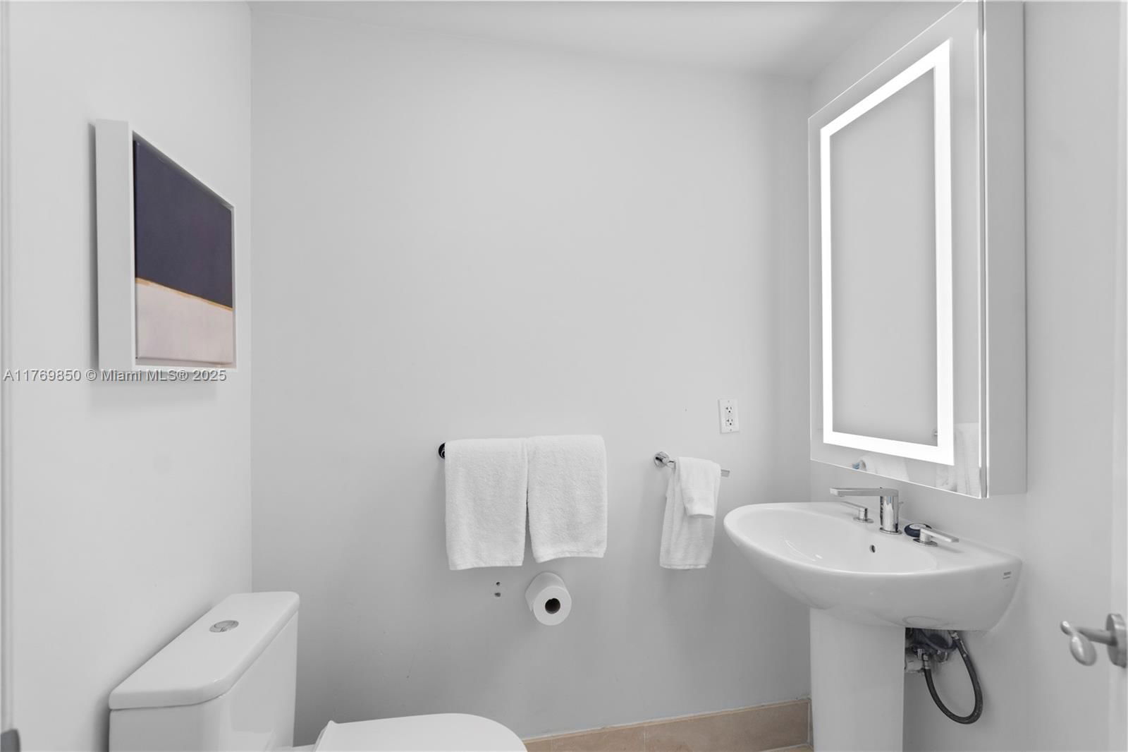 Real estate property located at 4401 Collins Ave #1015, Miami-dade, Fontainebleau Ii Condo, Miami Beach, FL