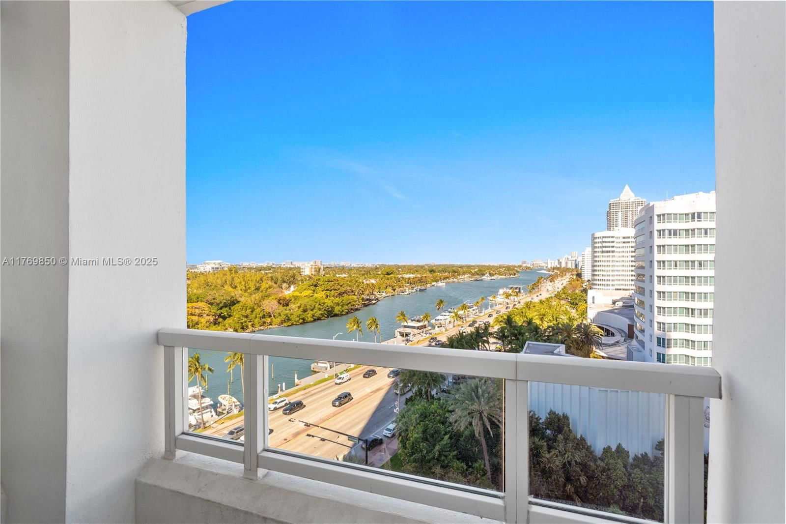 Real estate property located at 4401 Collins Ave #1015, Miami-dade, Fontainebleau Ii Condo, Miami Beach, FL