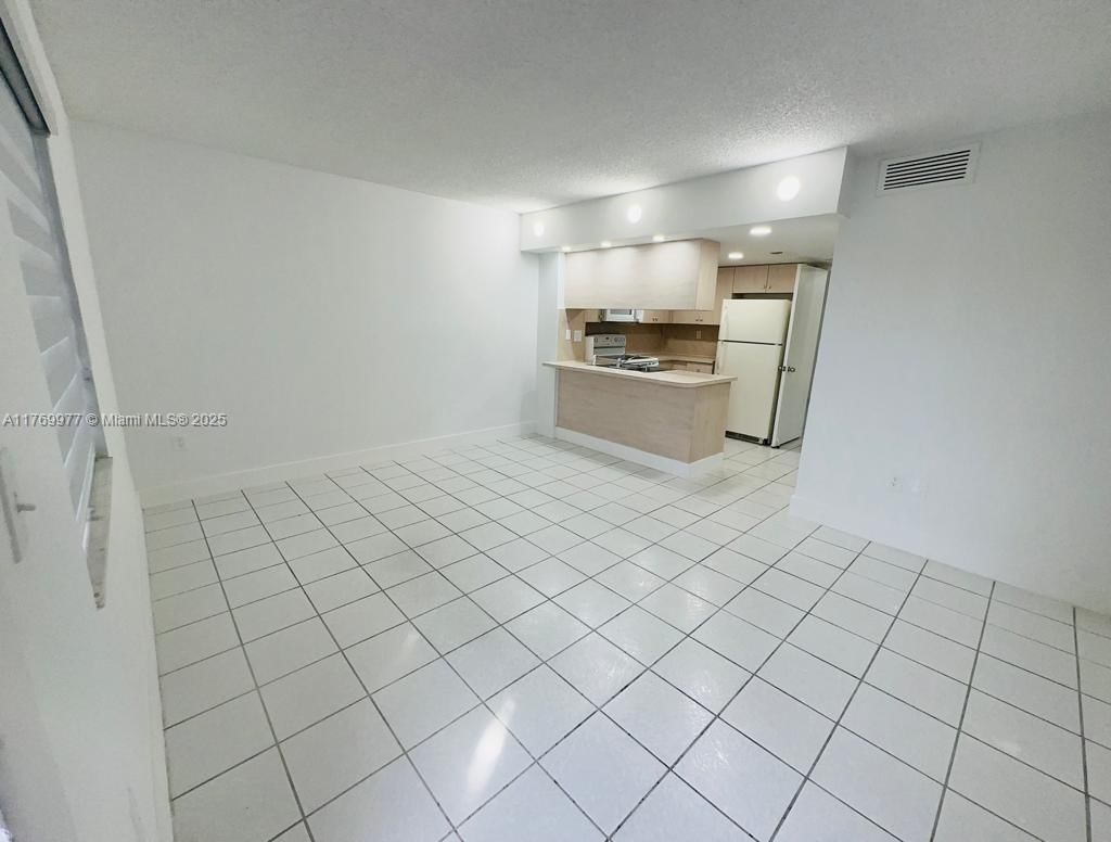 Real estate property located at 2150 60th St #11101, Miami-dade, Hialeah Club Villas Condo, Hialeah, FL