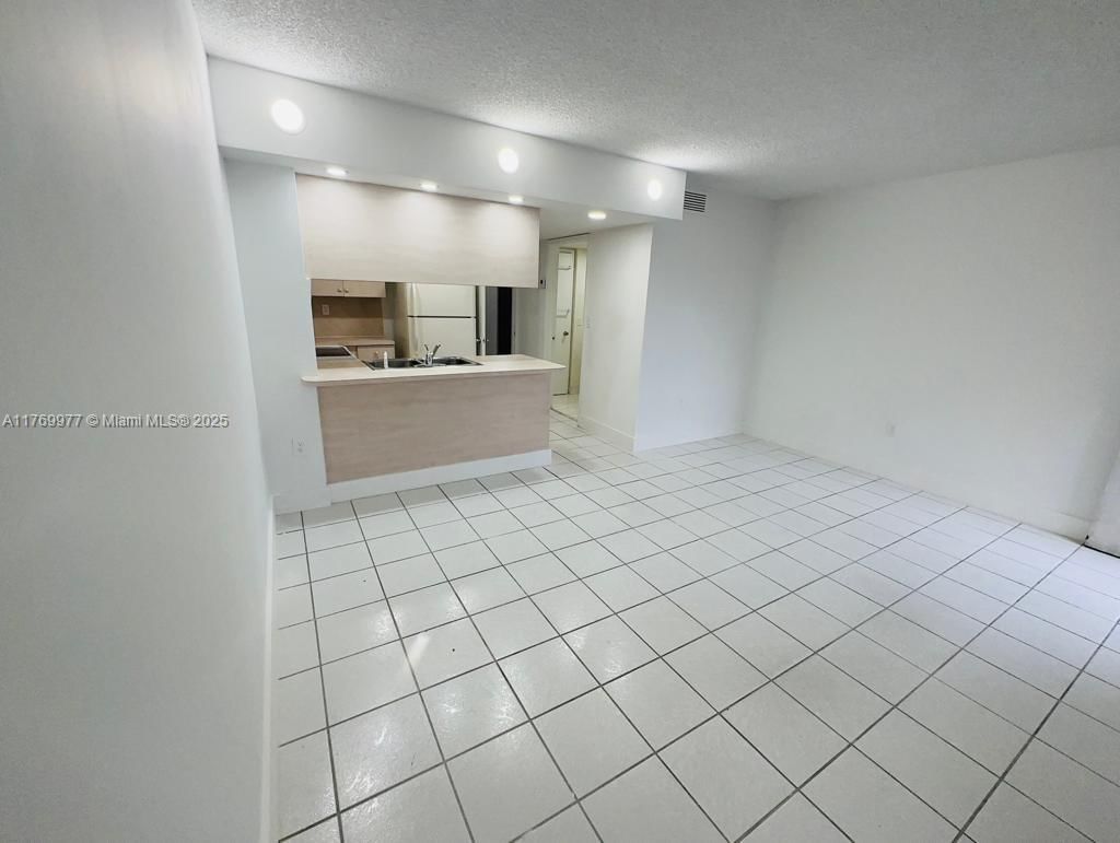 Real estate property located at 2150 60th St #11101, Miami-dade, Hialeah Club Villas Condo, Hialeah, FL