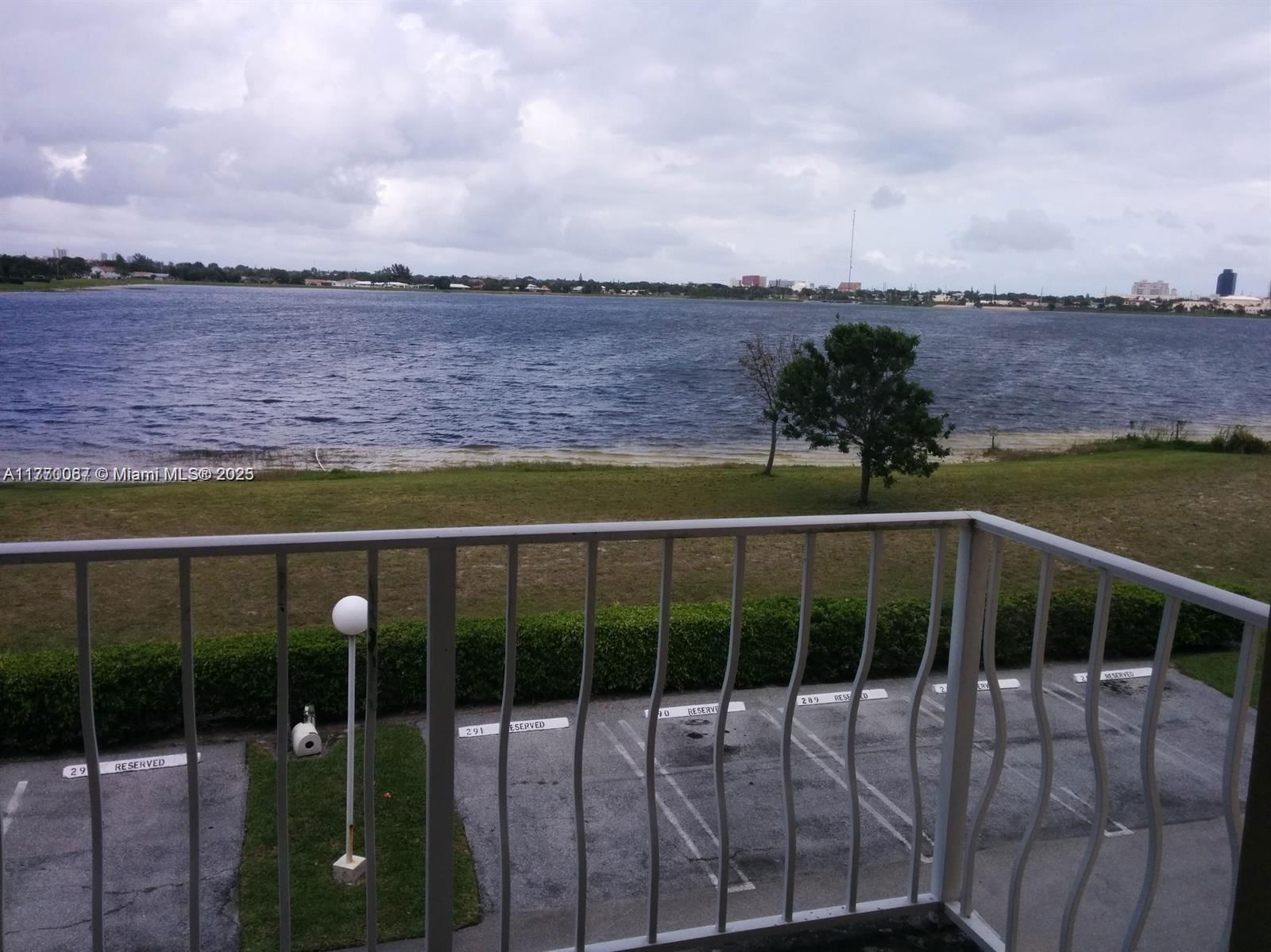 Real estate property located at 480 Executive Center Dr #3C, Palm Beach, Breakwaters Of The Palm B, West Palm Beach, FL
