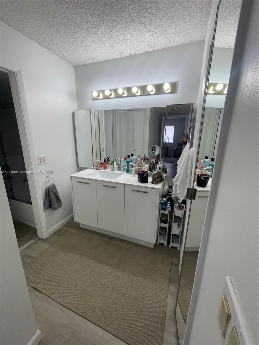 Real estate property located at 370 Racquet Club rd #206, Broward, Gardens At Bonaventure 11, Weston, FL