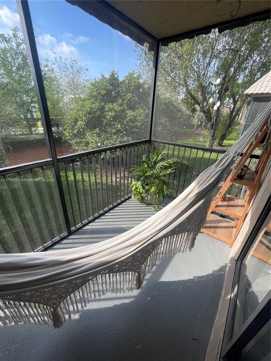Real estate property located at 370 Racquet Club rd #206, Broward, Gardens At Bonaventure 11, Weston, FL