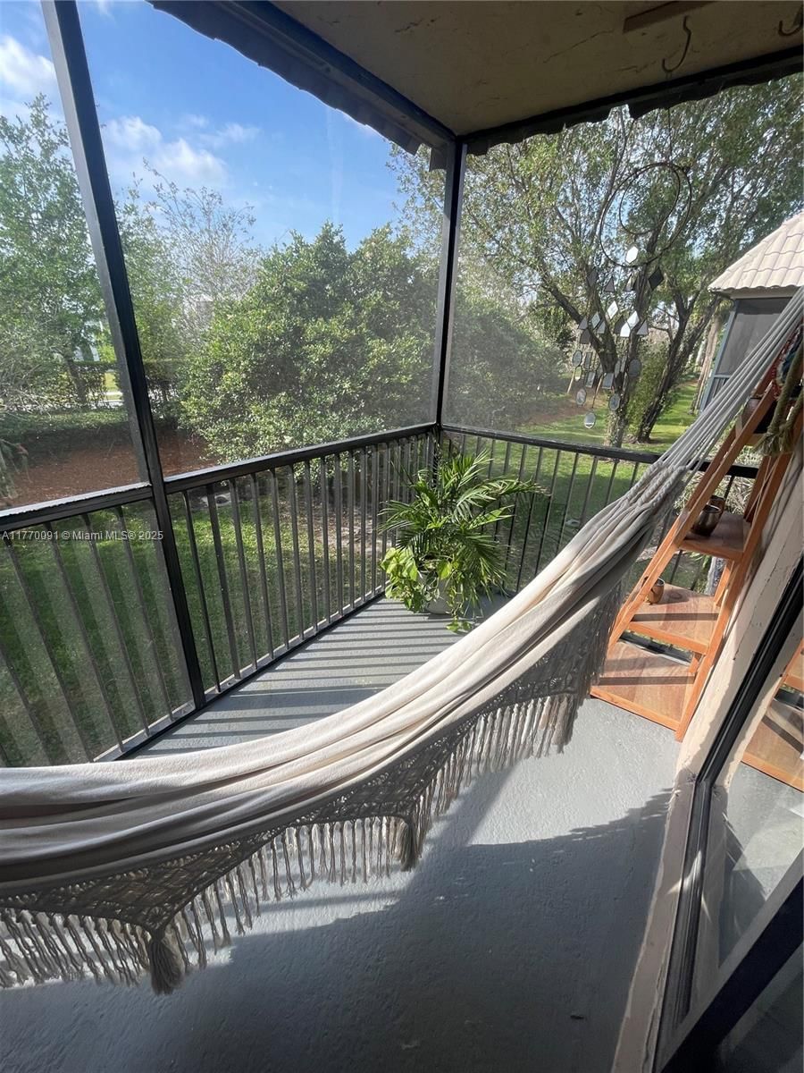 Real estate property located at 370 Racquet Club rd #206, Broward, Gardens At Bonaventure 11, Weston, FL