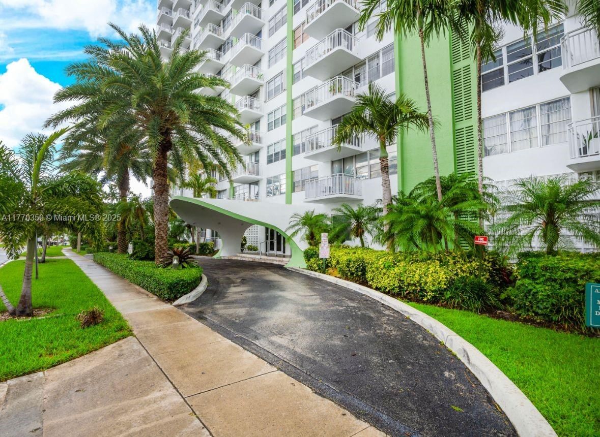 Real estate property located at 2150 Sans Souci Blvd A1608, Miami-dade, Bayview Towers Condo Sout, North Miami, FL