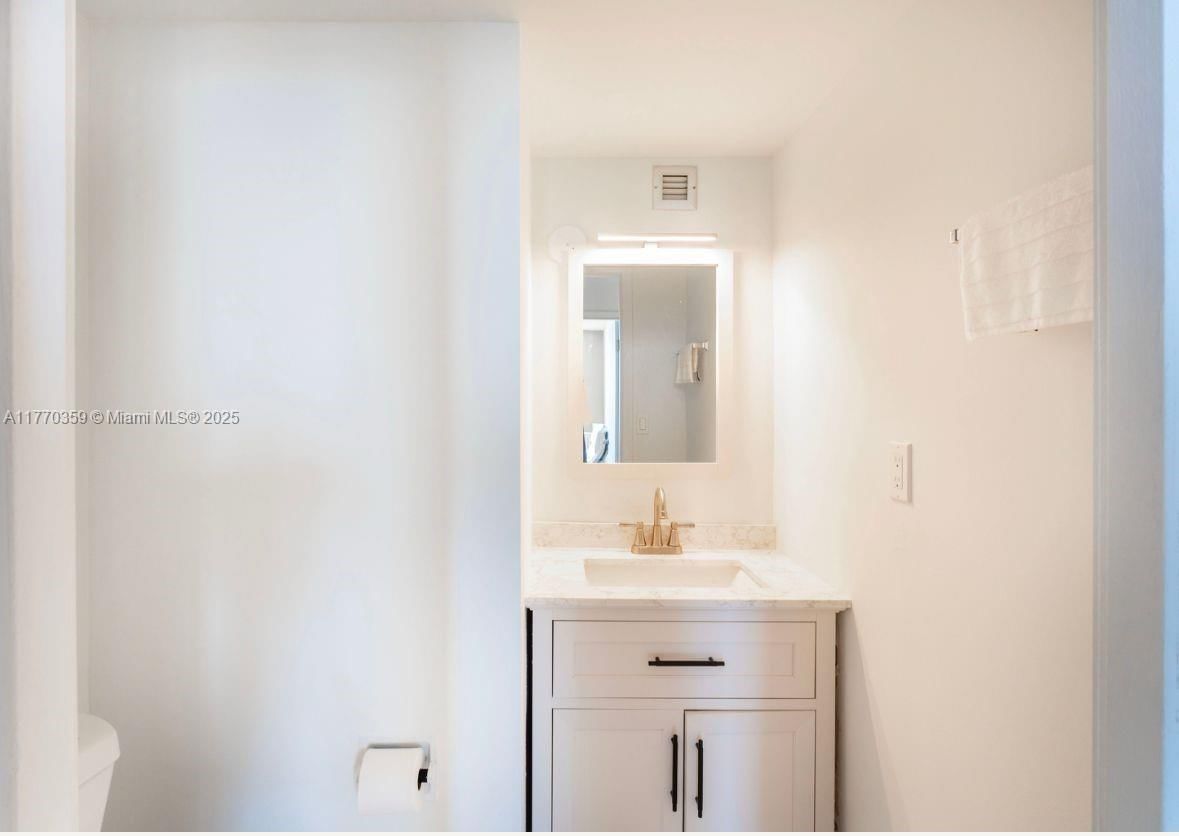 Real estate property located at 2150 Sans Souci Blvd A1608, Miami-dade, Bayview Towers Condo Sout, North Miami, FL
