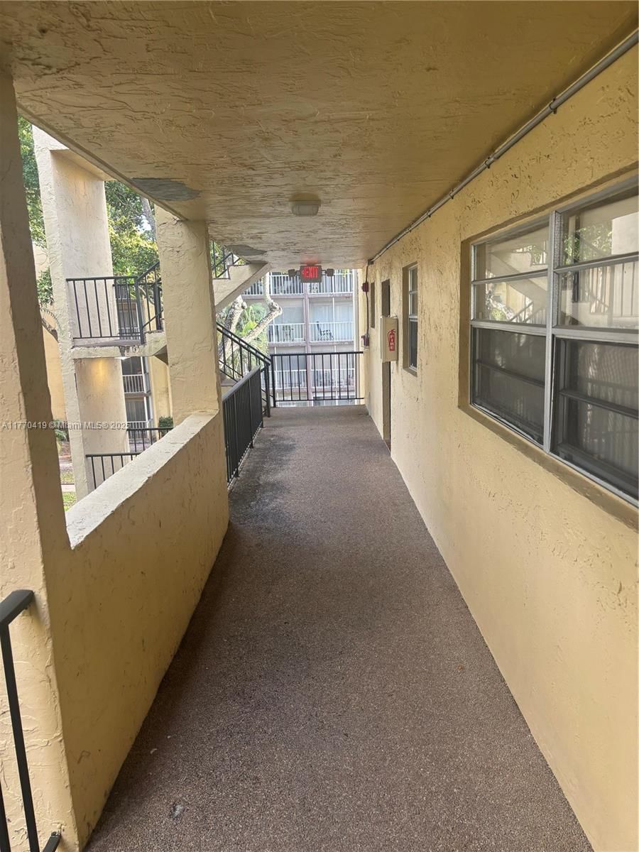 Real estate property located at 483 Pine Island Rd C305, Broward, Plantation Pines Condo, Plantation, FL