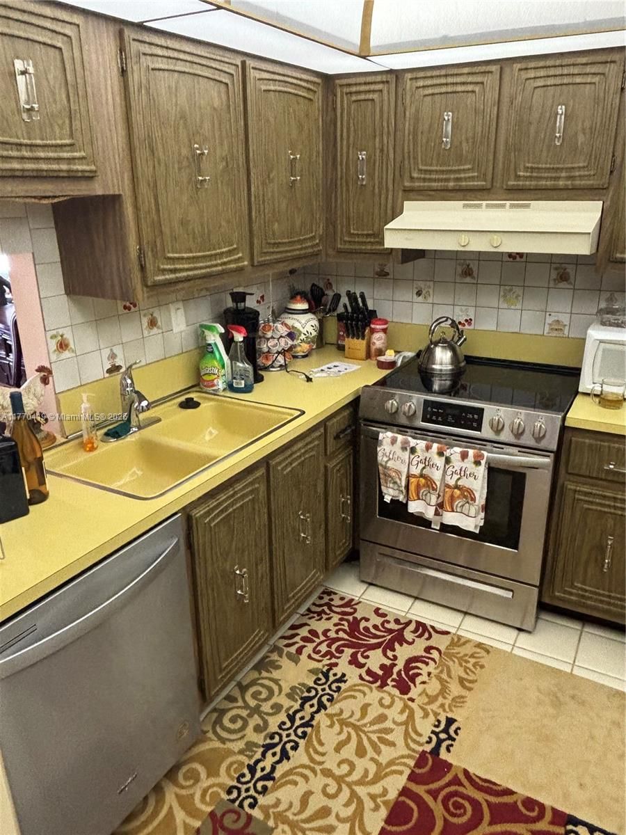 Real estate property located at 483 Pine Island Rd C305, Broward, Plantation Pines Condo, Plantation, FL