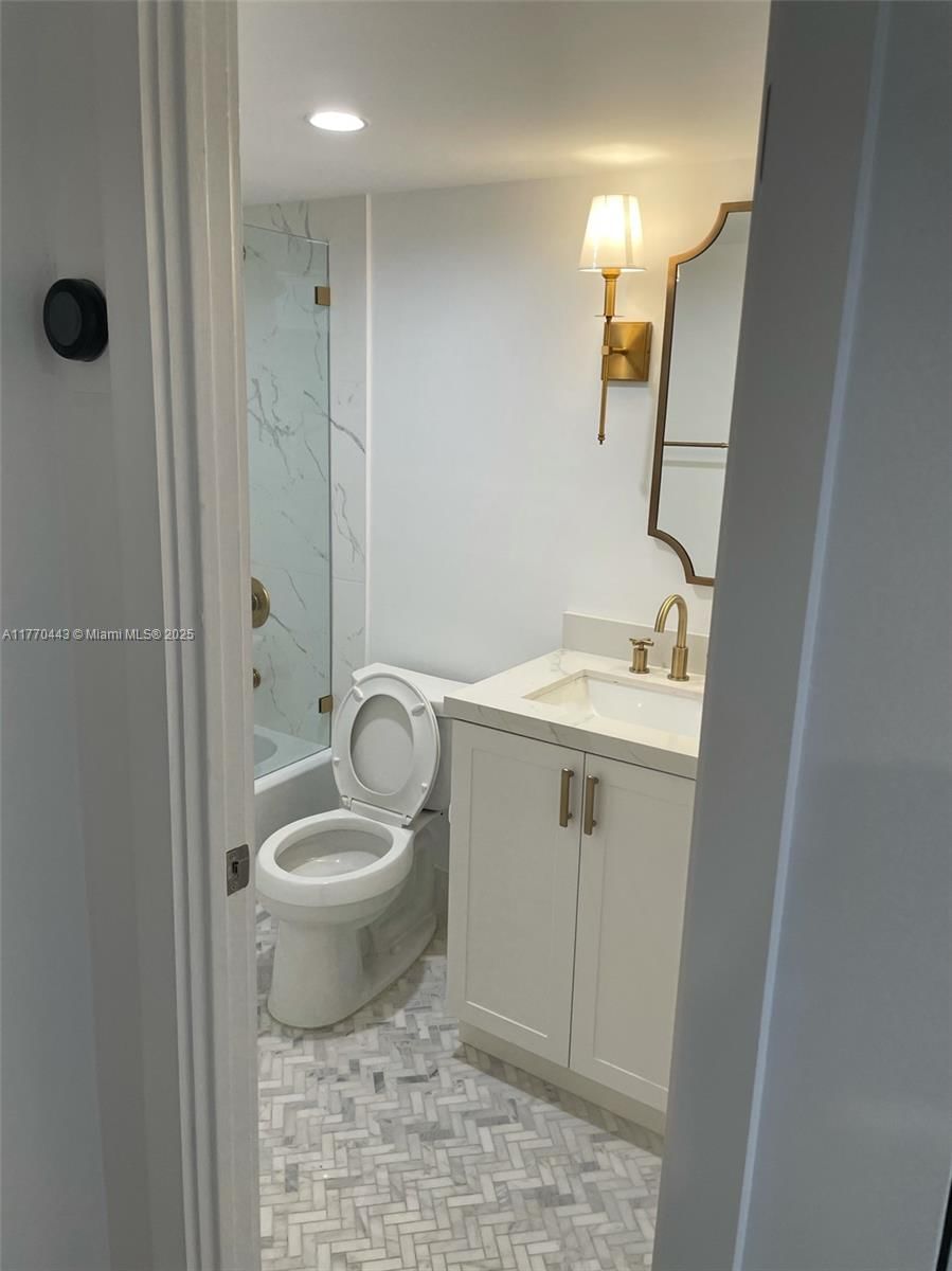 Real estate property located at 100 Edgewater Dr #101, Miami-dade, Waters Edge Of Coral Gabl, Coral Gables, FL
