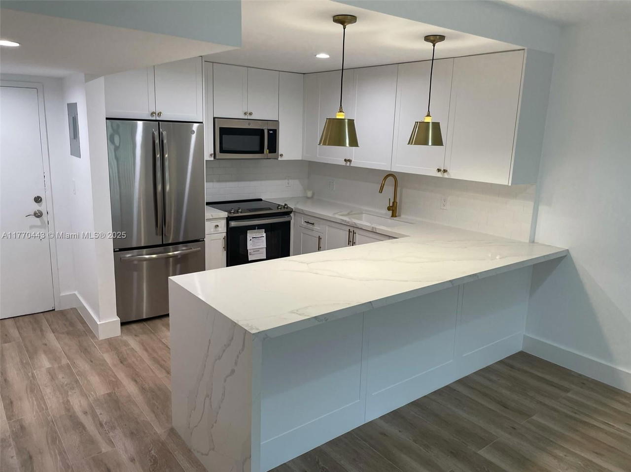 Real estate property located at 100 Edgewater Dr #101, Miami-dade, Waters Edge Of Coral Gabl, Coral Gables, FL
