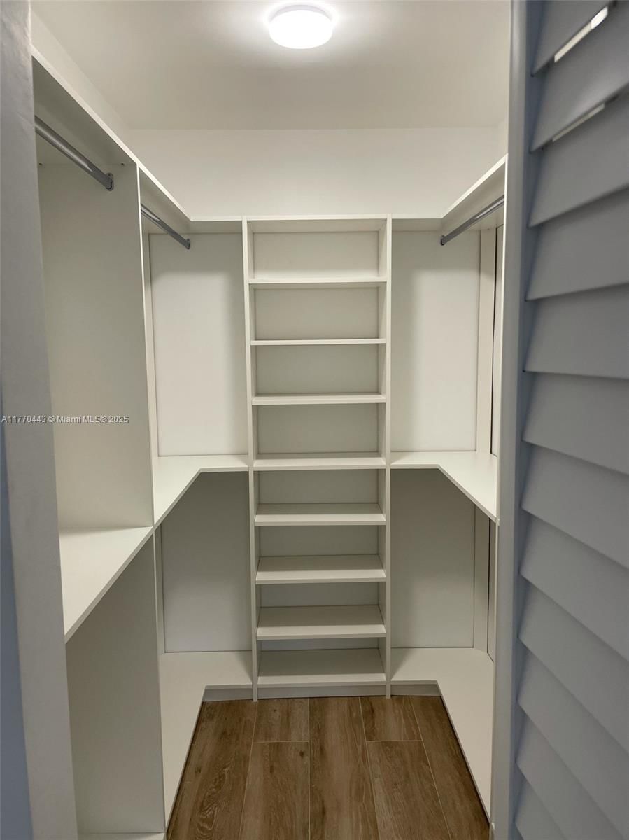 Real estate property located at 100 Edgewater Dr #101, Miami-dade, Waters Edge Of Coral Gabl, Coral Gables, FL
