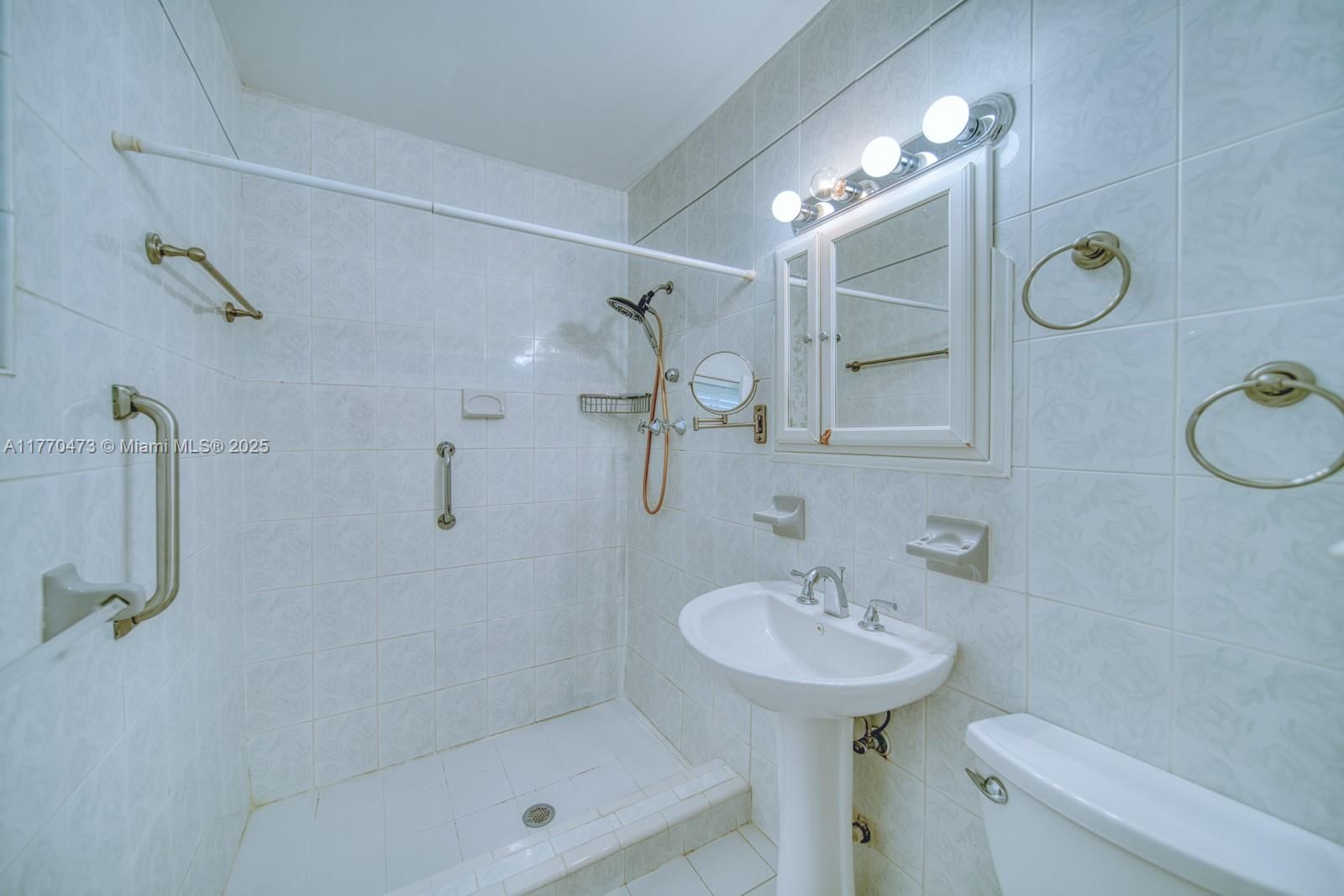 Real estate property located at 1435 Blue Rd, Miami-dade, C Gab Country Club Sec 5, Coral Gables, FL