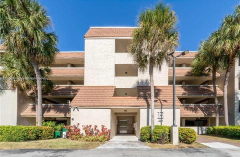 Real estate property located at 461 Ives Dairy Rd #402-2, Miami-dade, Summertree Vilg Calif Cl, Miami, FL