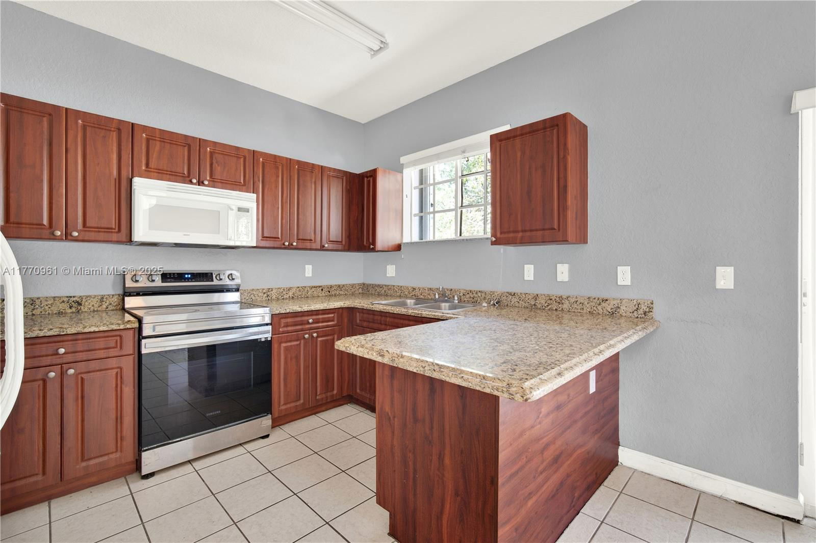 Real estate property located at 374 26th Ave #203, Miami-dade, Caribbean Isles Villas Co, Homestead, FL