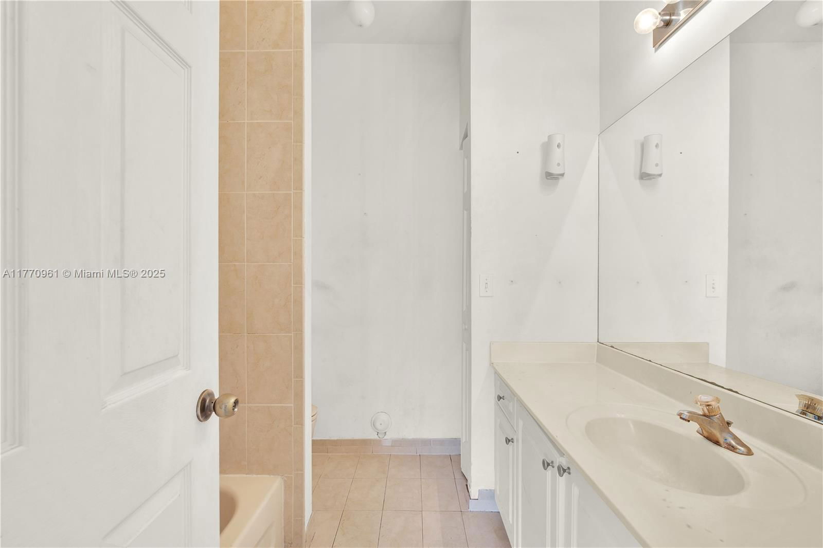 Real estate property located at 374 26th Ave #203, Miami-dade, Caribbean Isles Villas Co, Homestead, FL