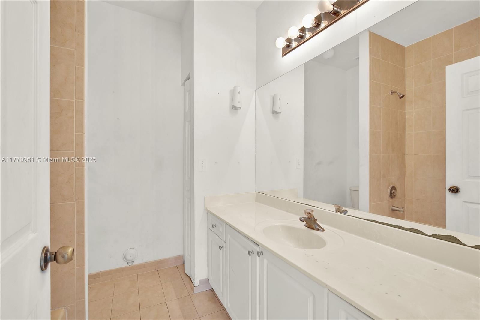 Real estate property located at 374 26th Ave #203, Miami-dade, Caribbean Isles Villas Co, Homestead, FL