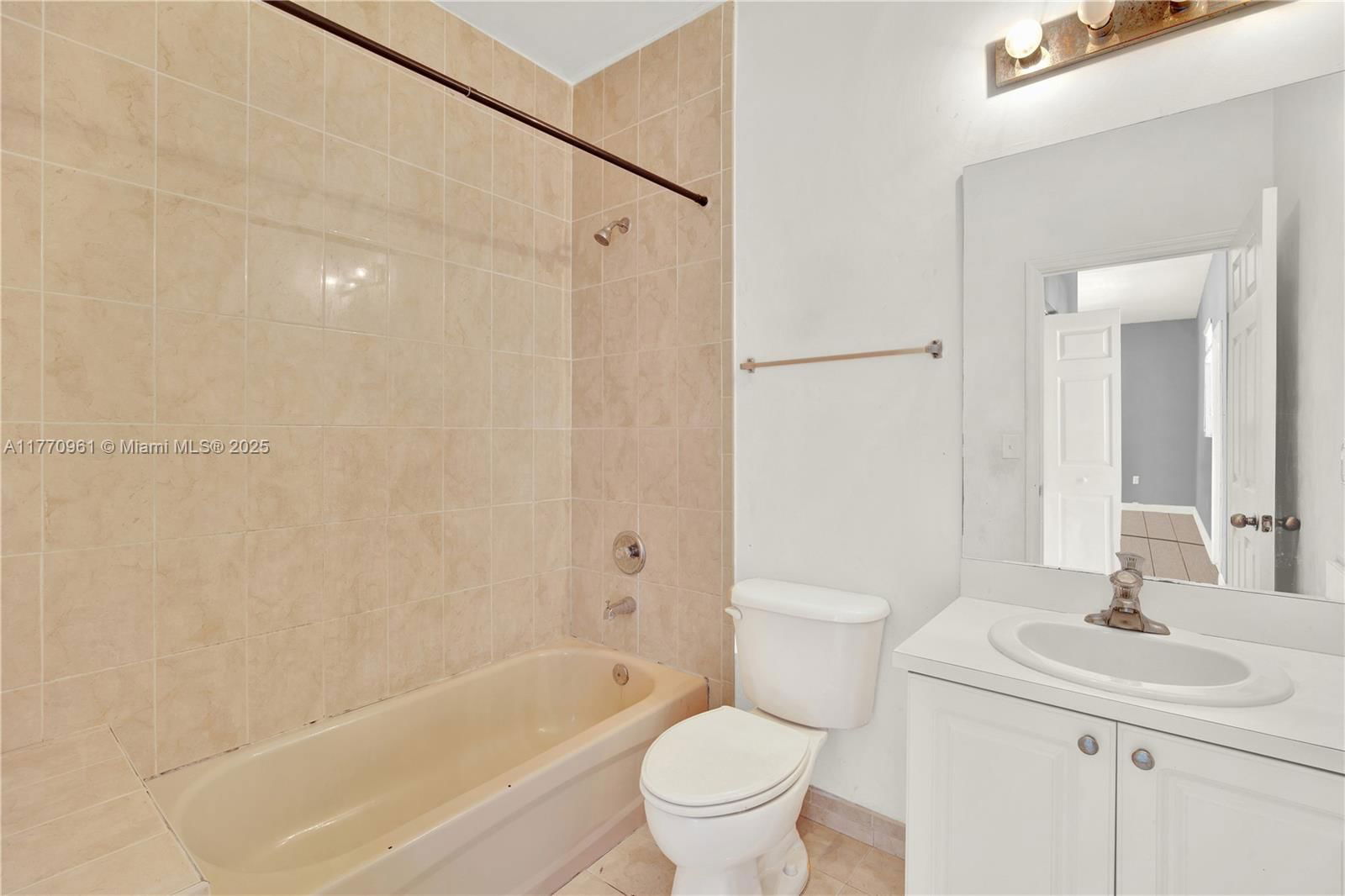 Real estate property located at 374 26th Ave #203, Miami-dade, Caribbean Isles Villas Co, Homestead, FL
