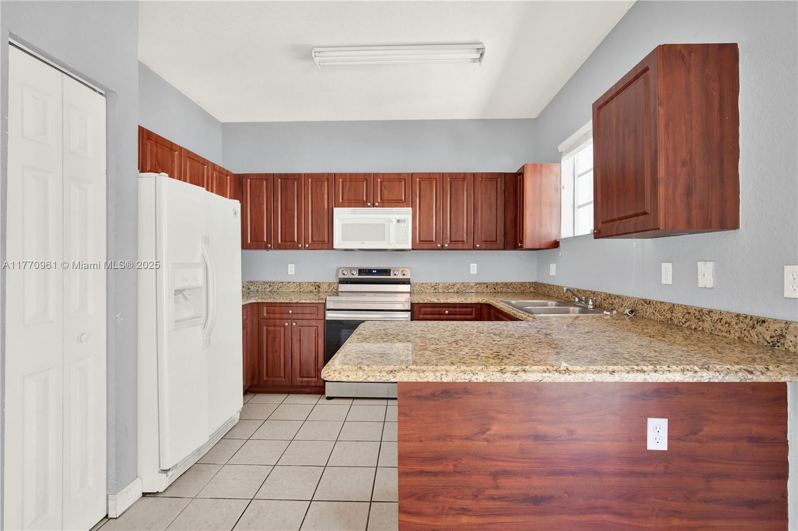 Real estate property located at 374 26th Ave #203, Miami-dade, Caribbean Isles Villas Co, Homestead, FL