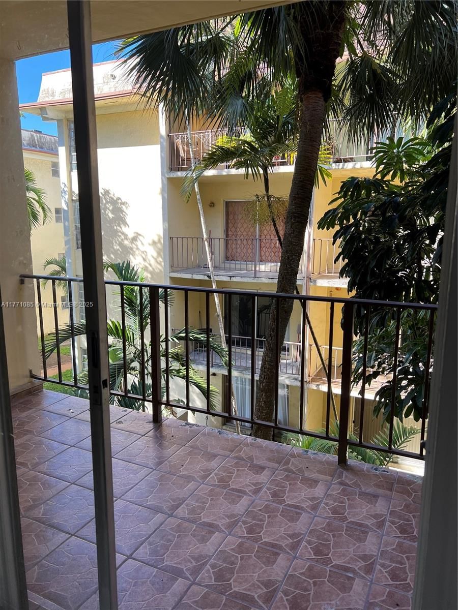 Real estate property located at 11925 2nd Ave B308, Miami-dade, Capri Gardens Condo, North Miami, FL