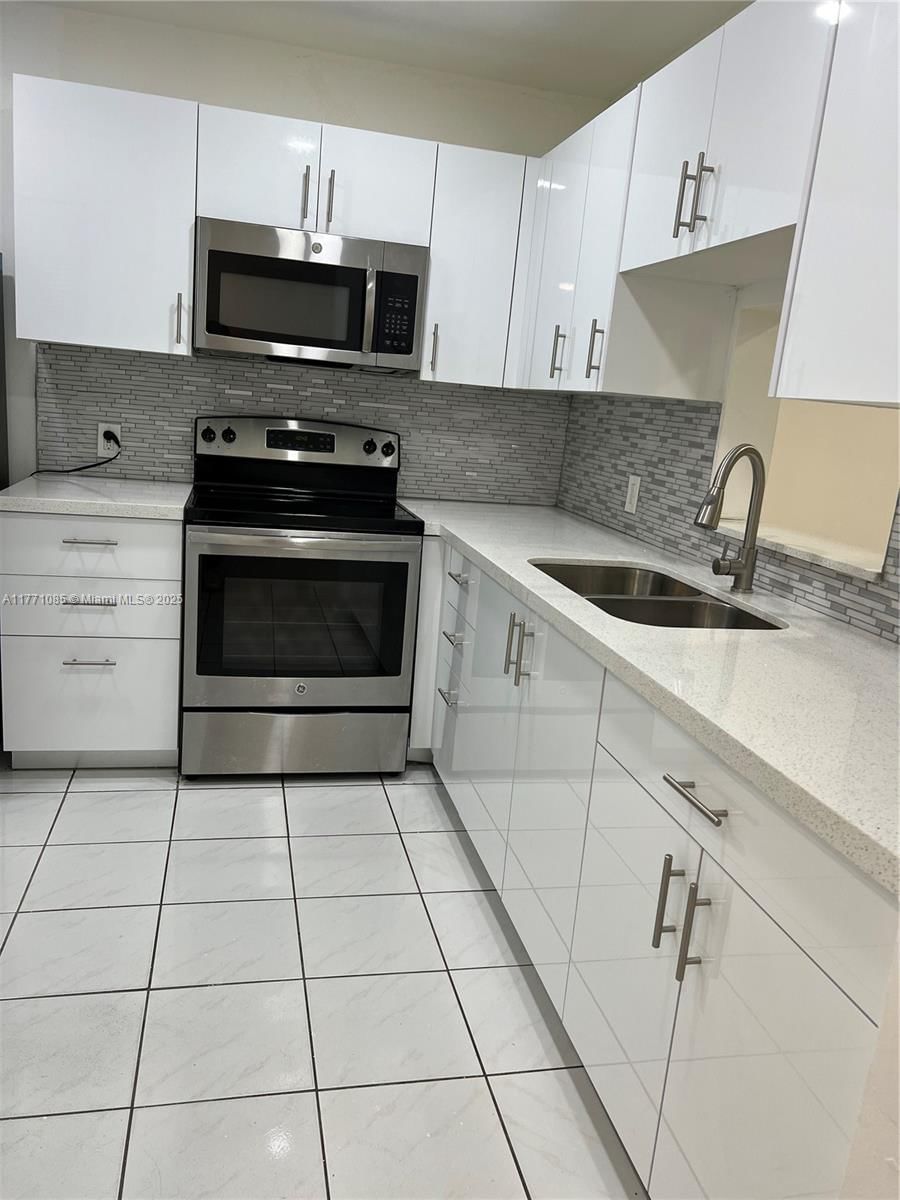 Real estate property located at 11925 2nd Ave B308, Miami-dade, Capri Gardens Condo, North Miami, FL