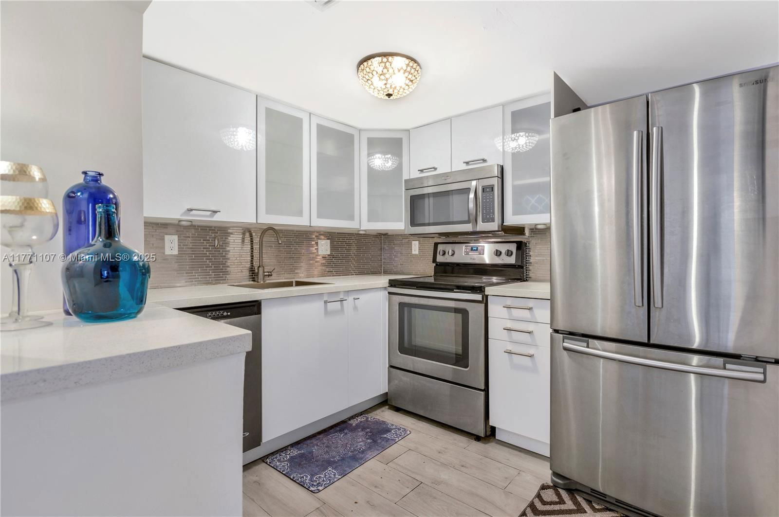 Real estate property located at 2600 Collins Ave #204, Miami-dade, Lake Beach Club Condo, Miami Beach, FL