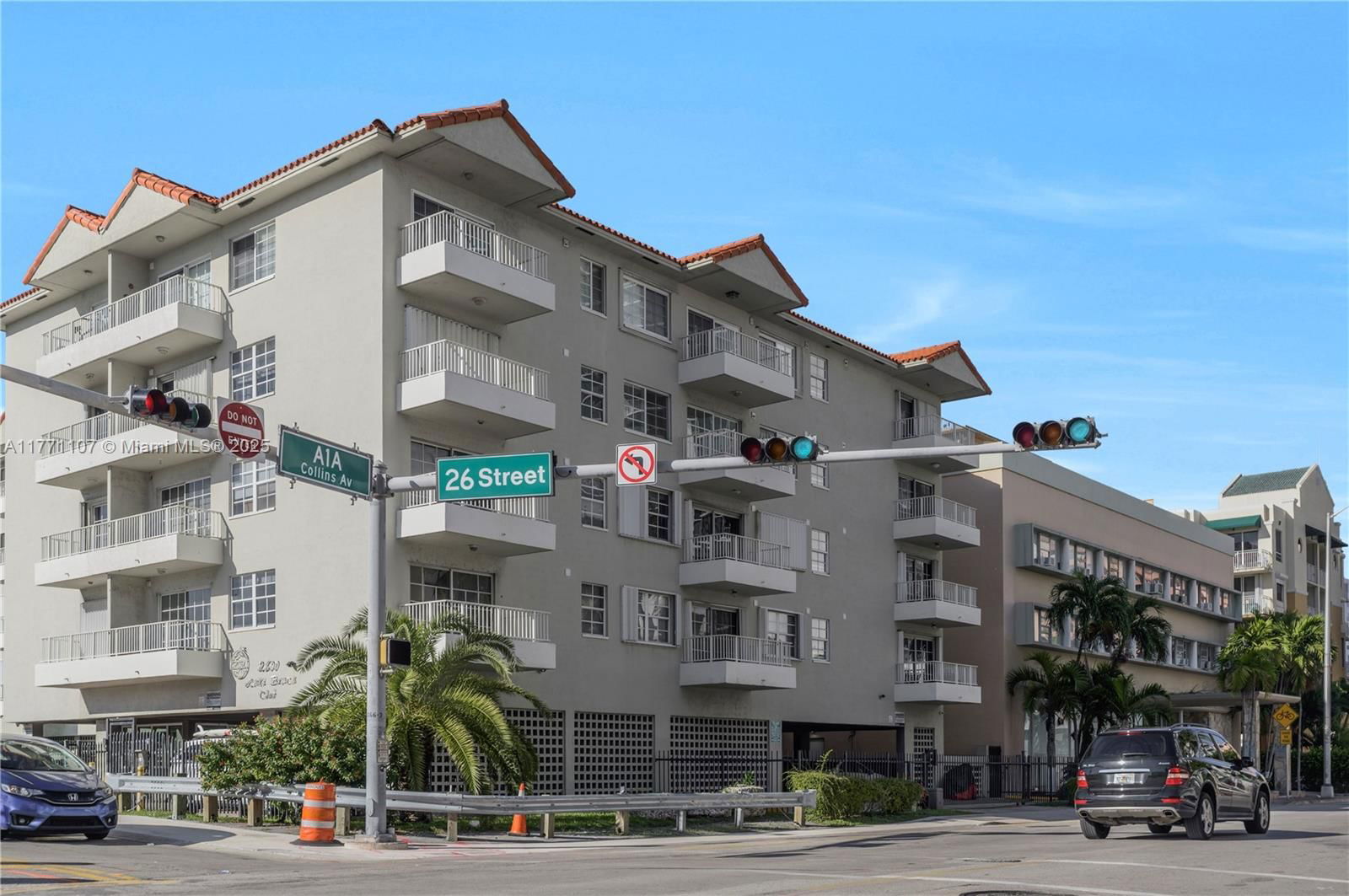 Real estate property located at 2600 Collins Ave #204, Miami-dade, Lake Beach Club Condo, Miami Beach, FL