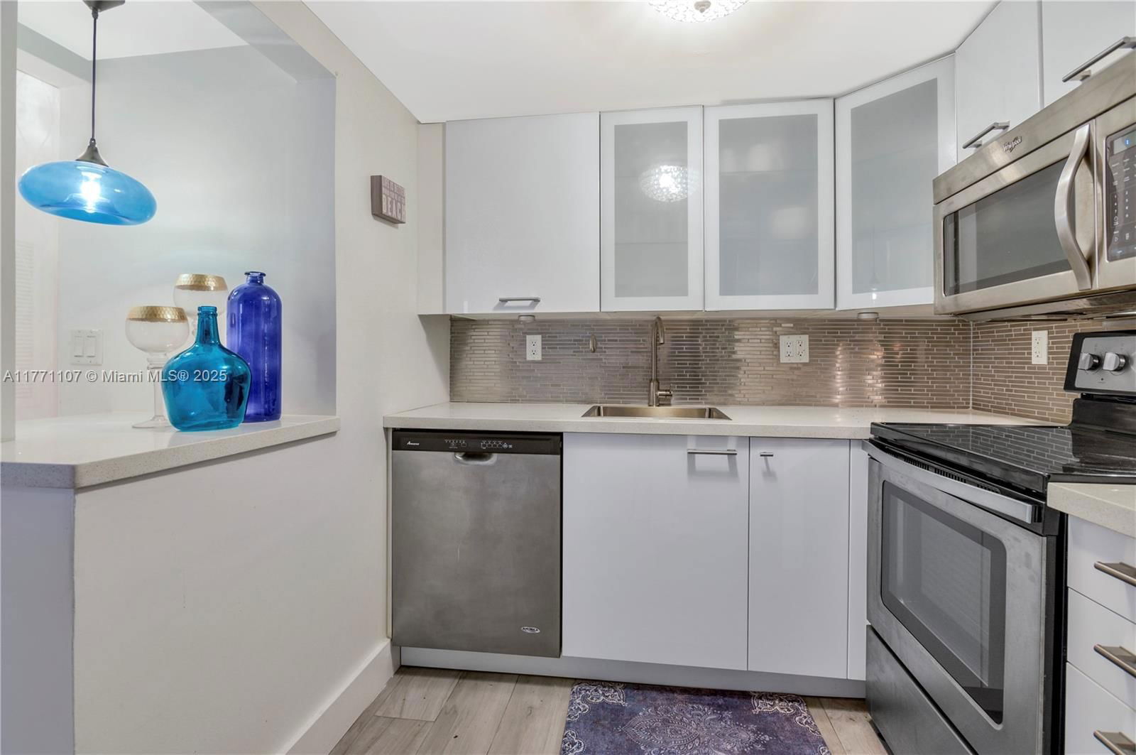 Real estate property located at 2600 Collins Ave #204, Miami-dade, Lake Beach Club Condo, Miami Beach, FL