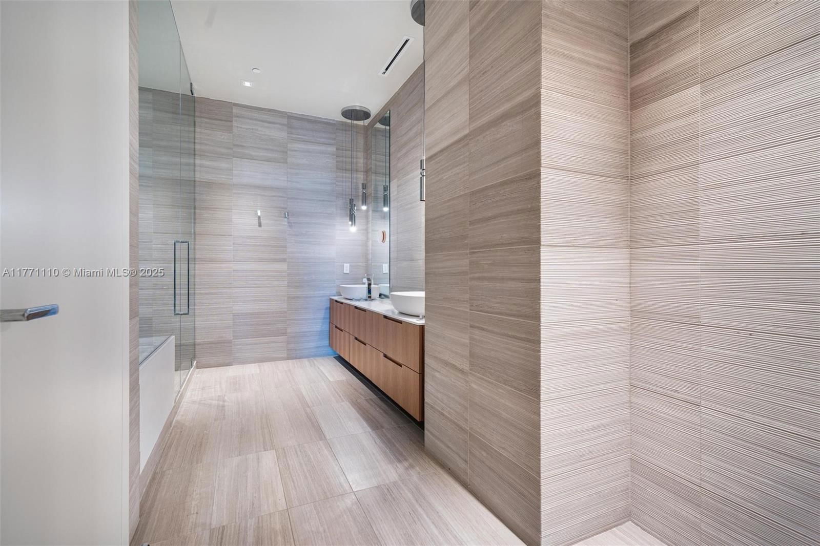 Real estate property located at 4701 Meridian Ave #304, Miami-dade, 4701 North Meridian Condo, Miami Beach, FL