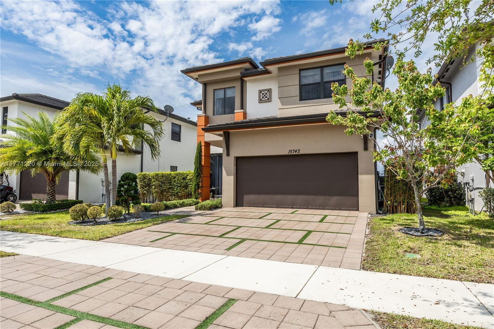 Real estate property located at 15742 88th Ave, Miami-dade, Dunnwoody Lake, Miami Lakes, FL