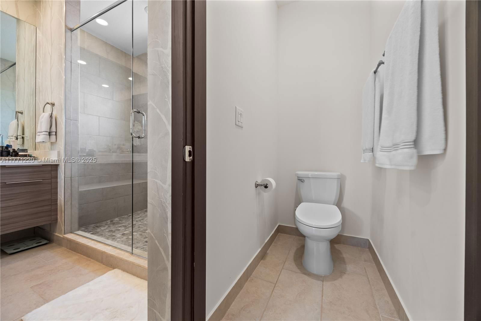 Real estate property located at 15742 88th Ave, Miami-dade, Dunnwoody Lake, Miami Lakes, FL