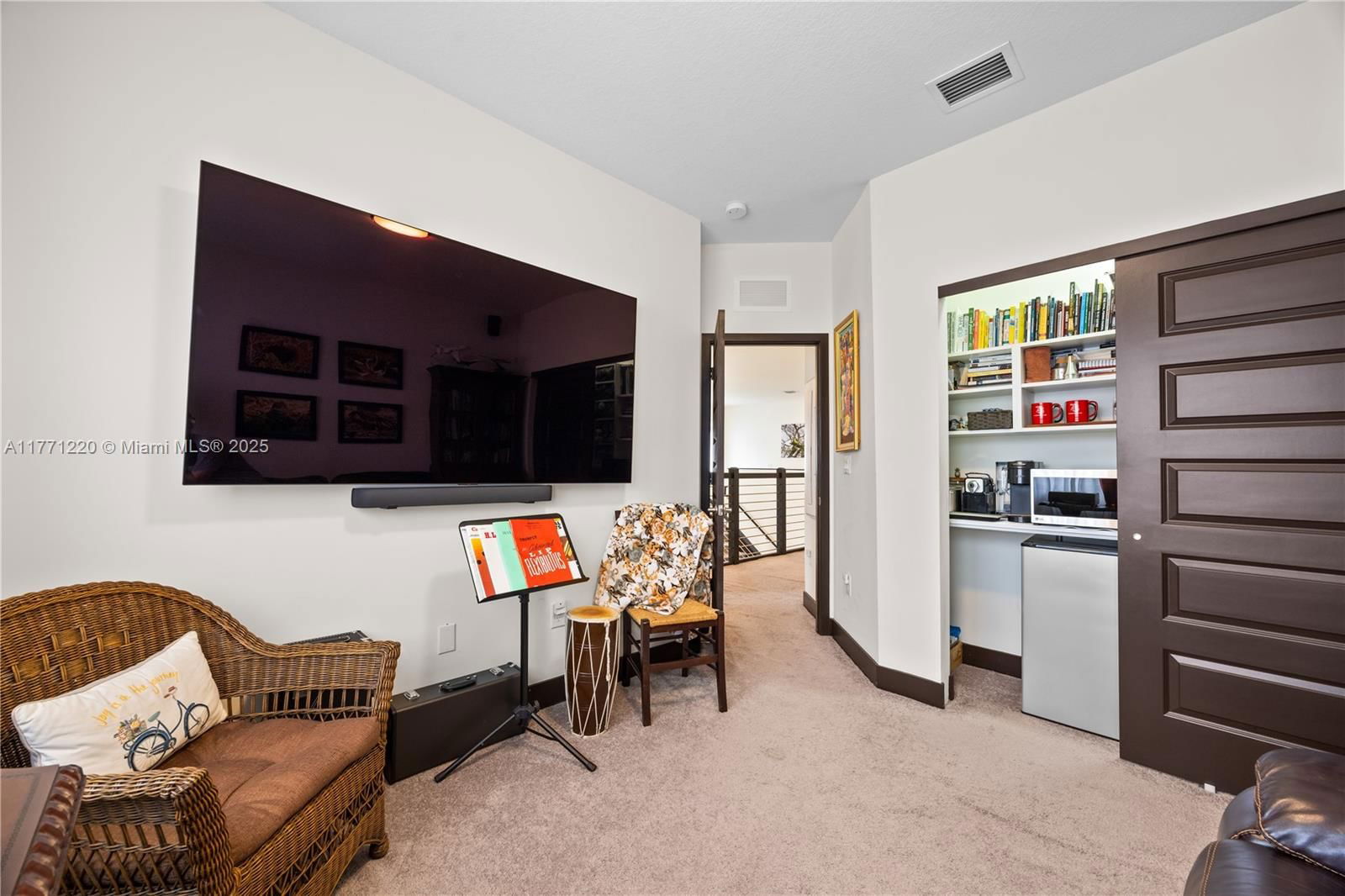 Real estate property located at 15742 88th Ave, Miami-dade, Dunnwoody Lake, Miami Lakes, FL