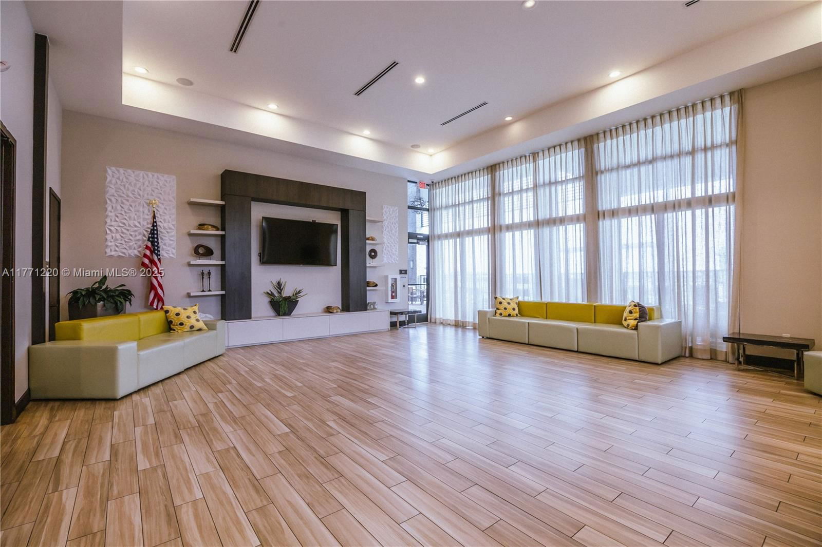 Real estate property located at 15742 88th Ave, Miami-dade, Dunnwoody Lake, Miami Lakes, FL