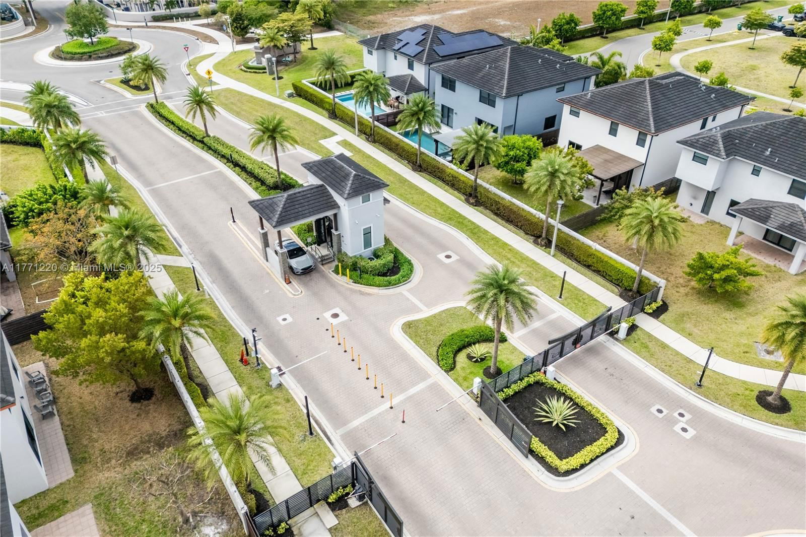 Real estate property located at 15742 88th Ave, Miami-dade, Dunnwoody Lake, Miami Lakes, FL