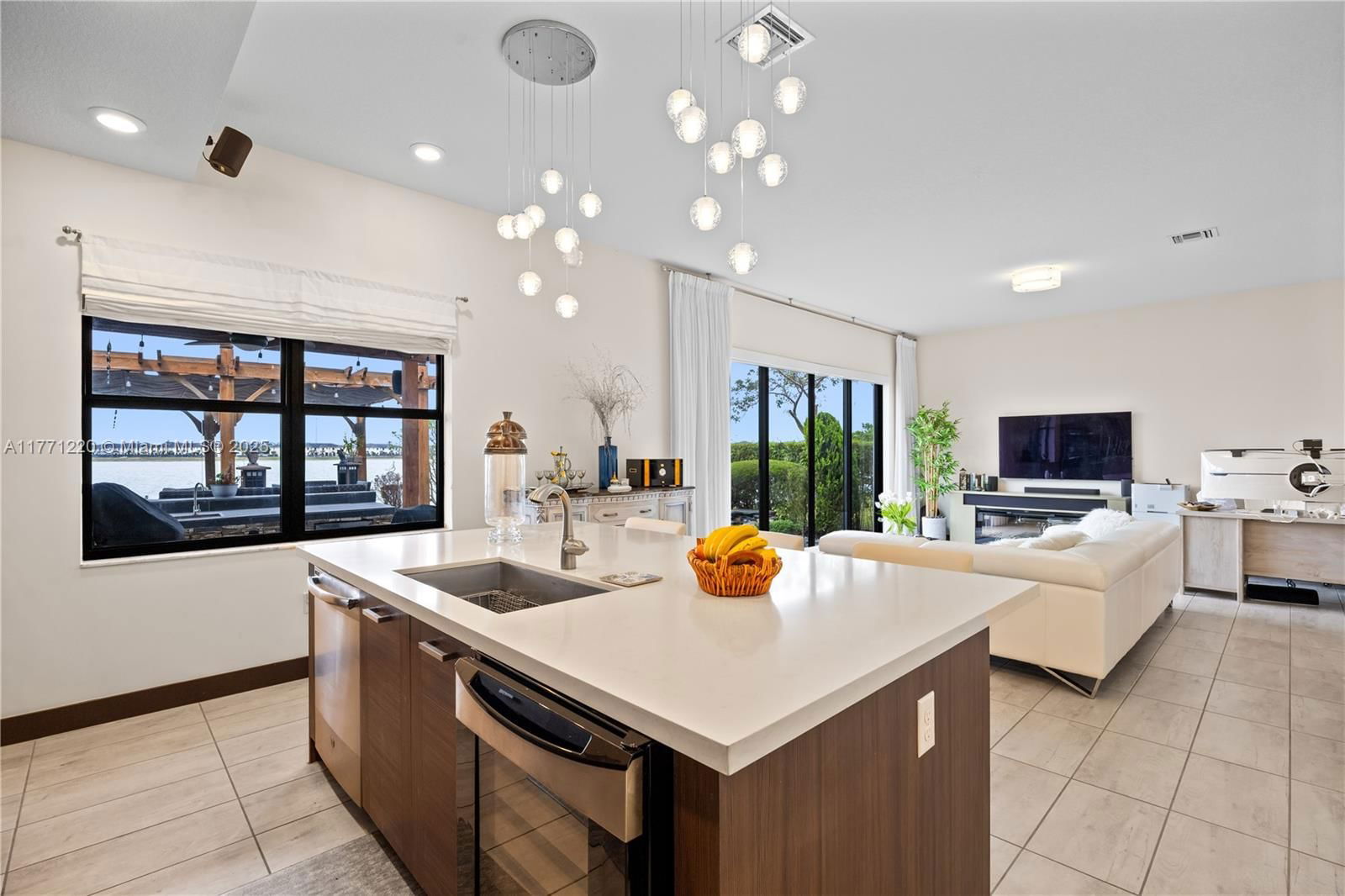Real estate property located at 15742 88th Ave, Miami-dade, Dunnwoody Lake, Miami Lakes, FL