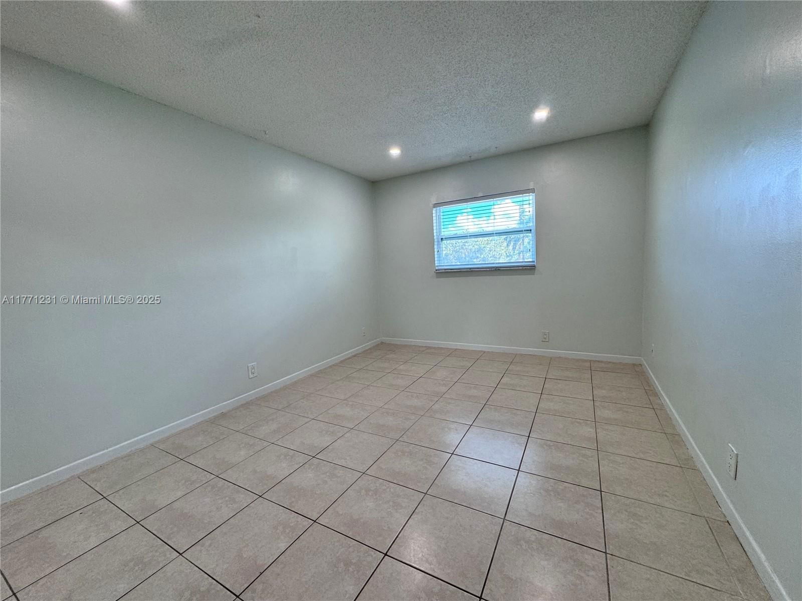 Real estate property located at 1470 Dixie Hwy #24, Broward, Wisteria Court Condo, Fort Lauderdale, FL