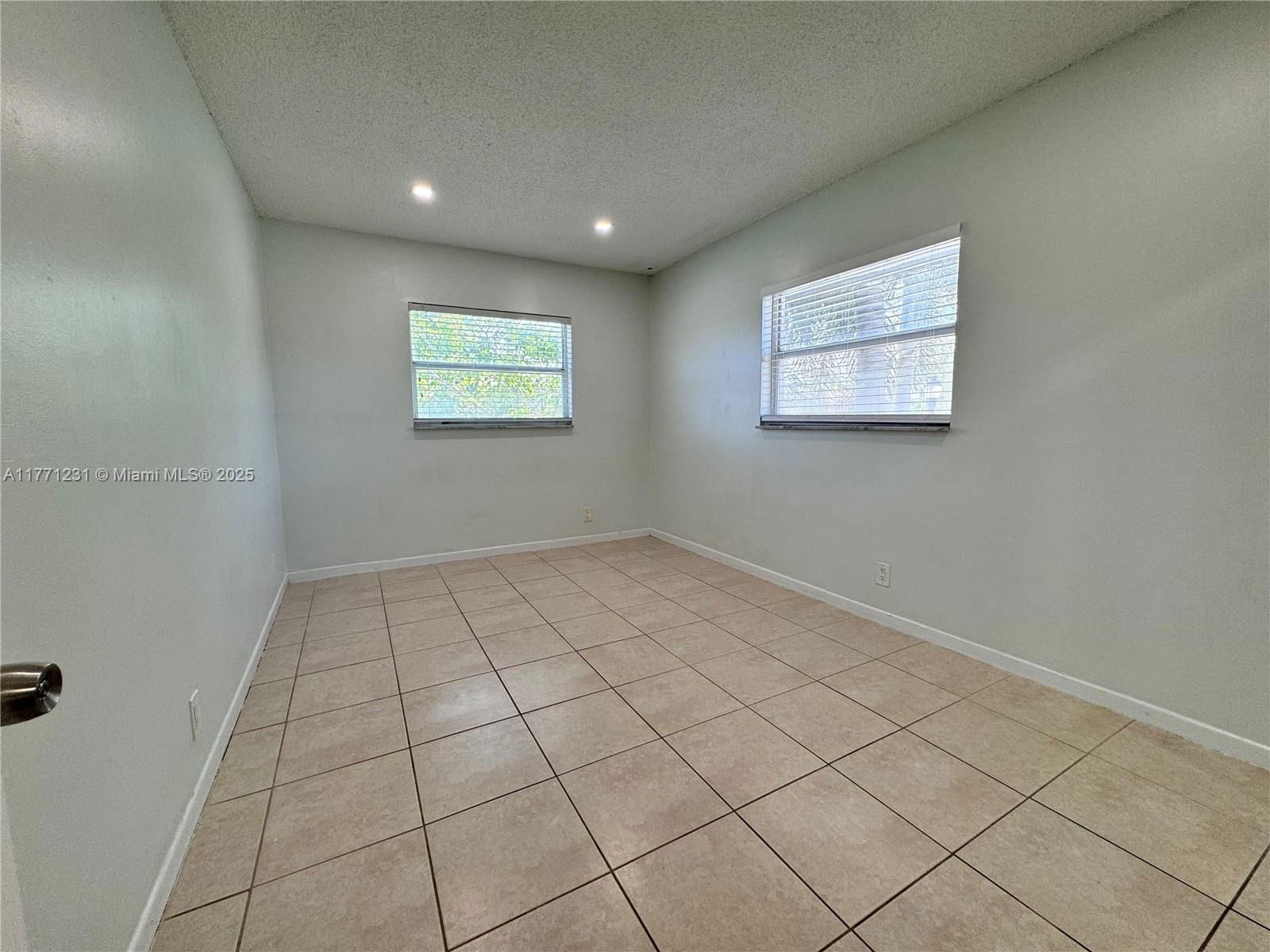 Real estate property located at 1470 Dixie Hwy #24, Broward, Wisteria Court Condo, Fort Lauderdale, FL