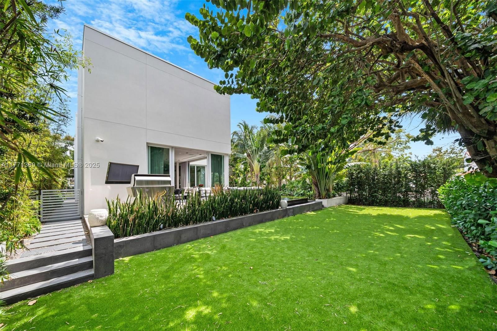 Real estate property located at 4700 Meridian Ave, Miami-dade, 4701 North Meridian Condo, Miami Beach, FL
