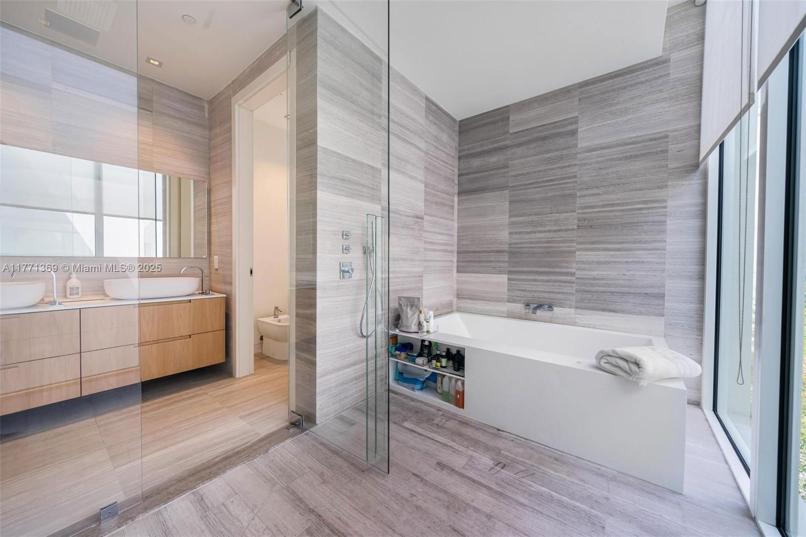Real estate property located at 4700 Meridian Ave, Miami-dade, 4701 North Meridian Condo, Miami Beach, FL