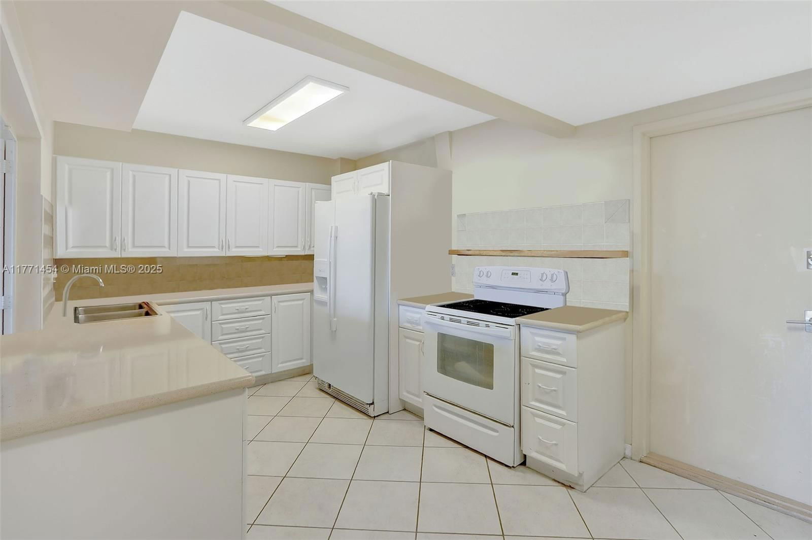 Real estate property located at 155 Ocean Lane Dr #310, Miami-dade, Commodore Club West Condo, Key Biscayne, FL