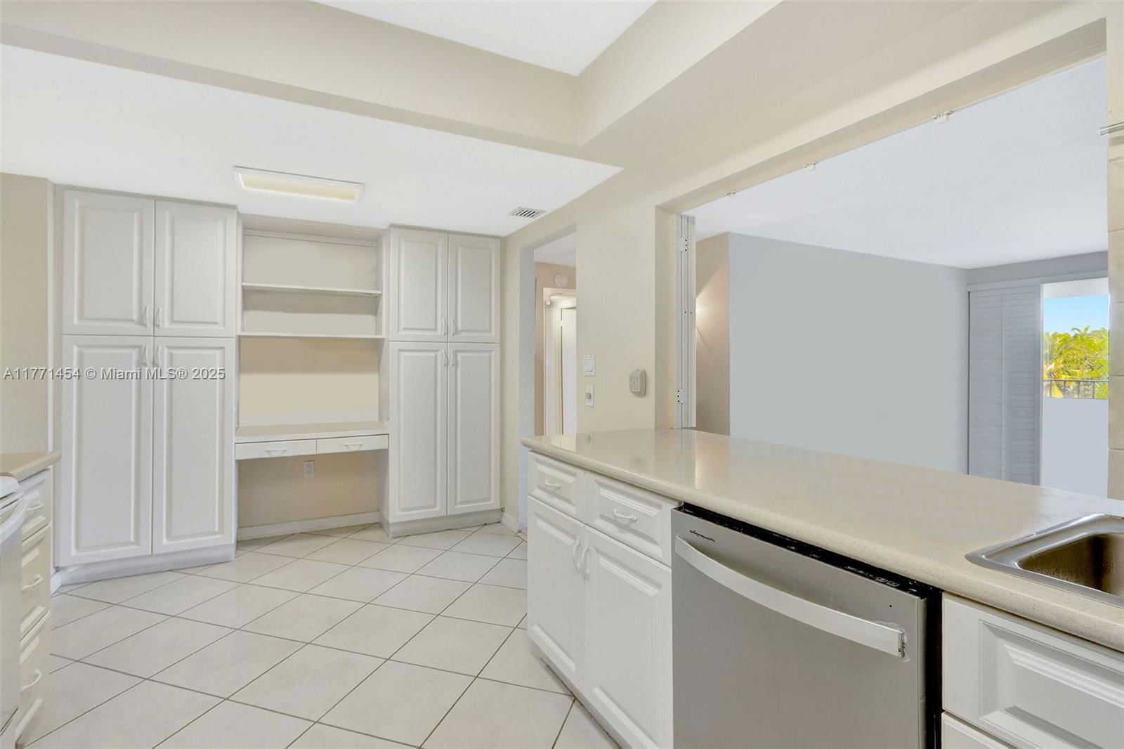 Real estate property located at 155 Ocean Lane Dr #310, Miami-dade, Commodore Club West Condo, Key Biscayne, FL