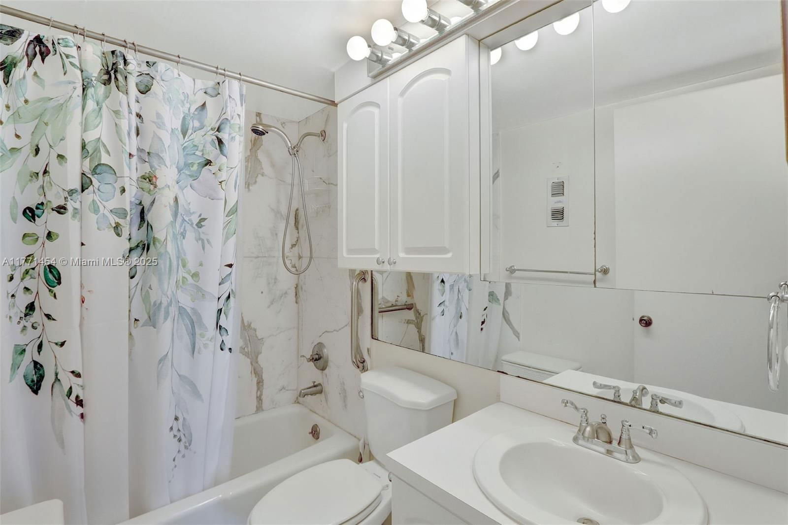 Real estate property located at 155 Ocean Lane Dr #310, Miami-dade, Commodore Club West Condo, Key Biscayne, FL