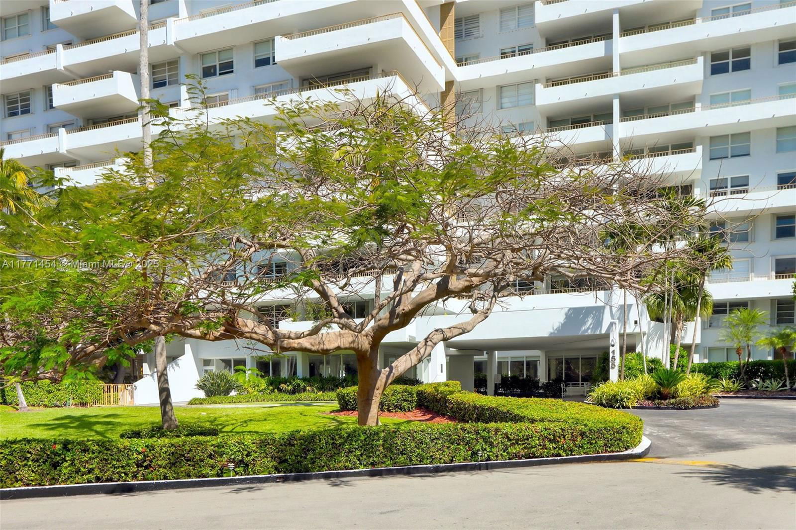 Real estate property located at 155 Ocean Lane Dr #310, Miami-dade, Commodore Club West Condo, Key Biscayne, FL