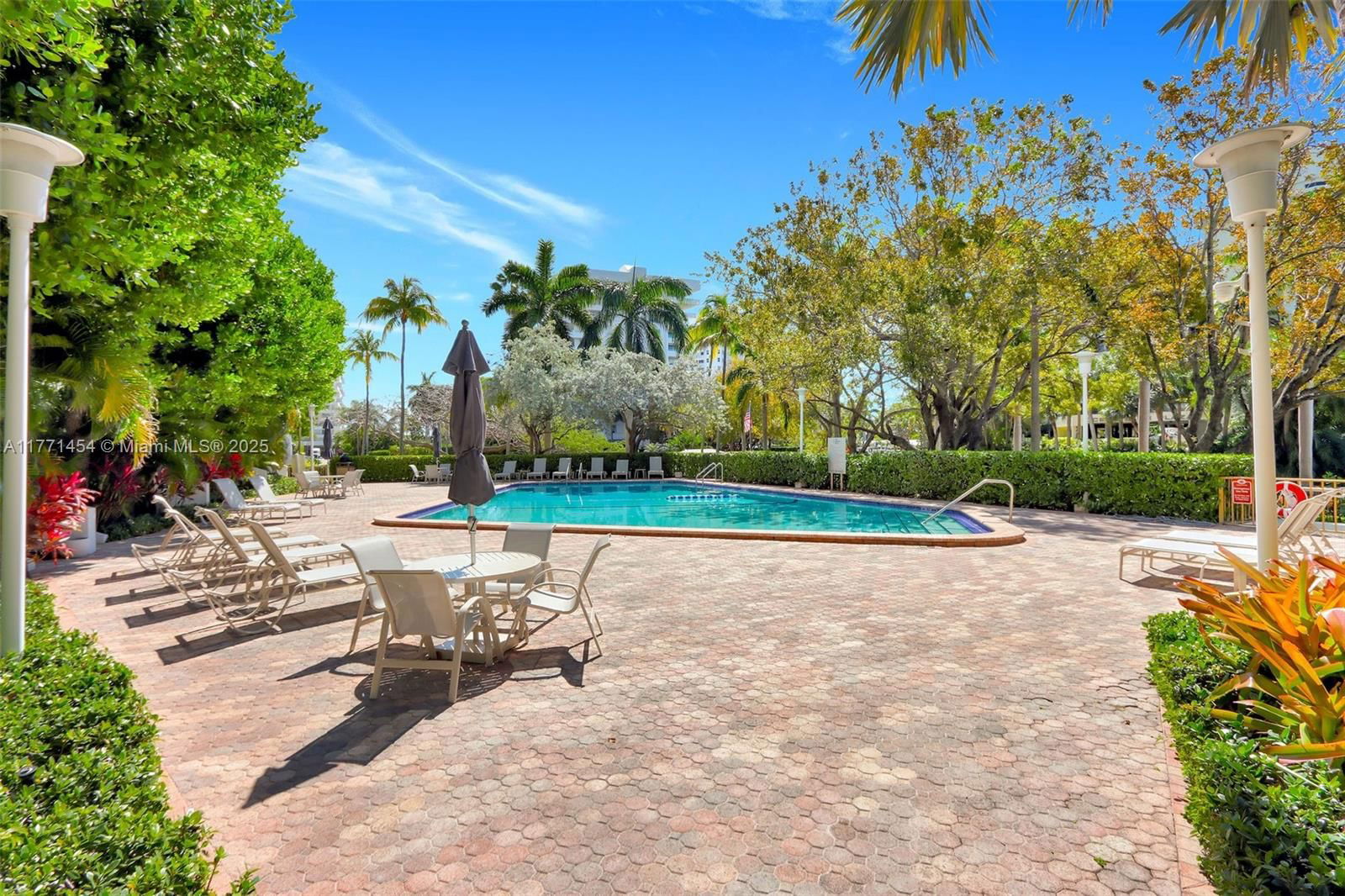 Real estate property located at 155 Ocean Lane Dr #310, Miami-dade, Commodore Club West Condo, Key Biscayne, FL