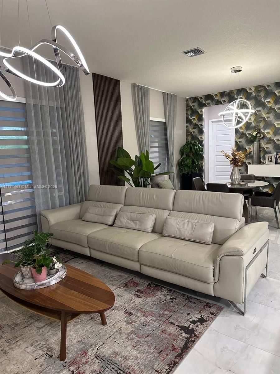 Real estate property located at 8868 161st Ter, Miami-dade, Dunnwoody Lake, Miami Lakes, FL