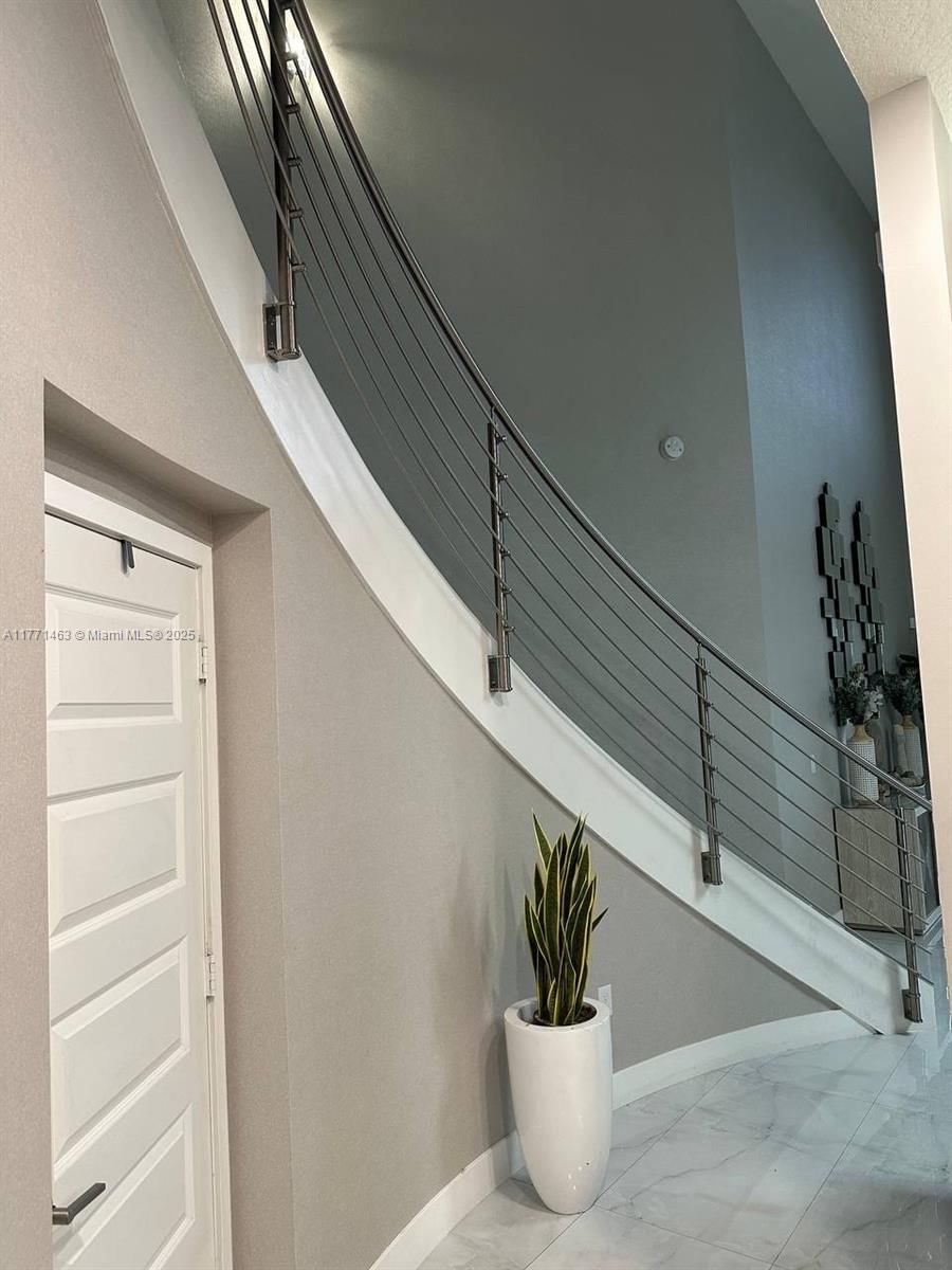 Real estate property located at 8868 161st Ter, Miami-dade, Dunnwoody Lake, Miami Lakes, FL