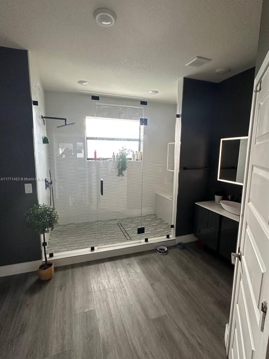 Real estate property located at 8868 161st Ter, Miami-dade, Dunnwoody Lake, Miami Lakes, FL